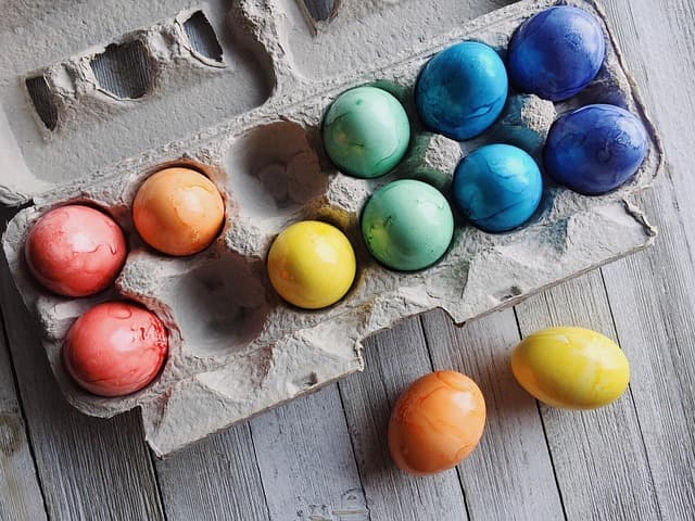 Comment réaliser des chocolats de Pâques décoratifs facilement